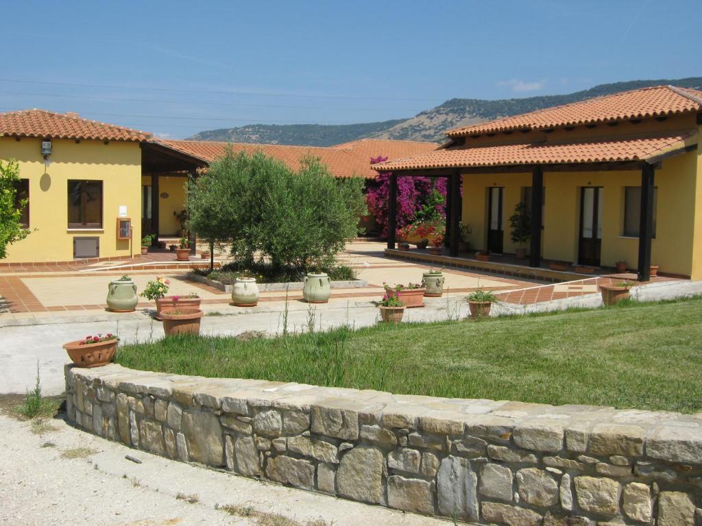 Hotel Su Nuraxi Barùmini Extérieur photo